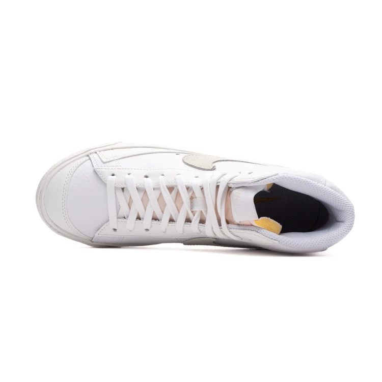 zapatilla-nike-blazer-mid-77-mujer-whitesummit-white-mtlc-gold-4