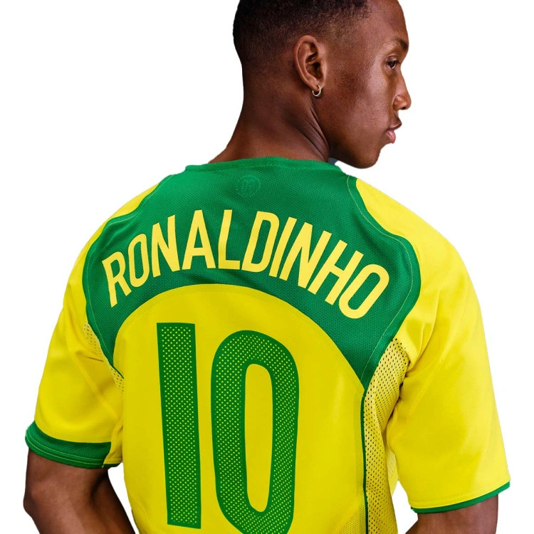 camiseta-nike-brasil-ronaldinho-edicion-especial-reissue-opti-yellow-apple-green-apple-green-3
