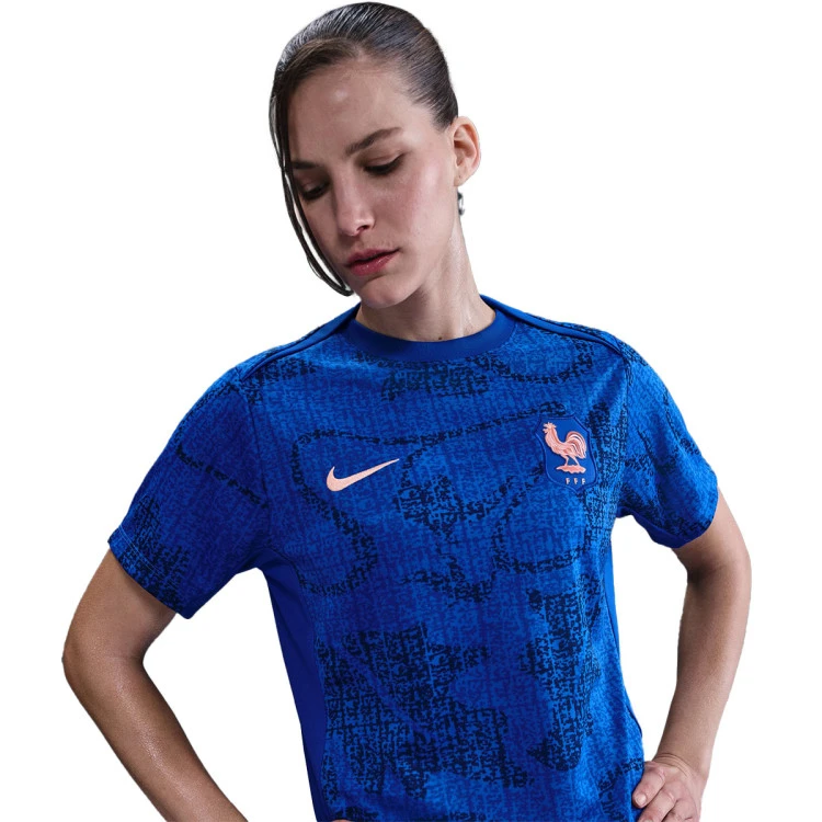 camiseta-nike-francia-pre-match-eurocopa-femenina-2025-mujer-lyon-blue-bright-blue-blue-void-lt-madder-roo-2