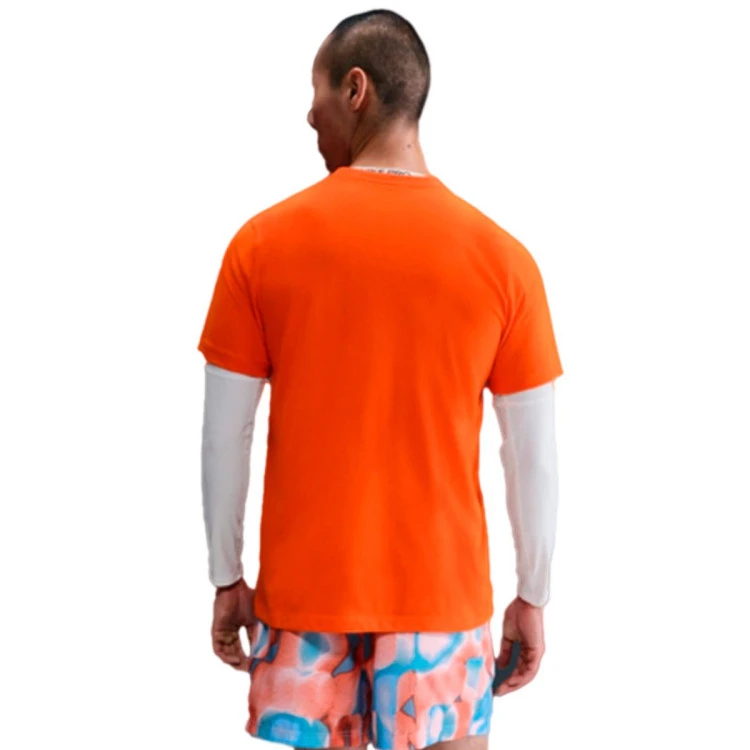 camiseta-nike-dri-fit-swoosh-safety-orange-1