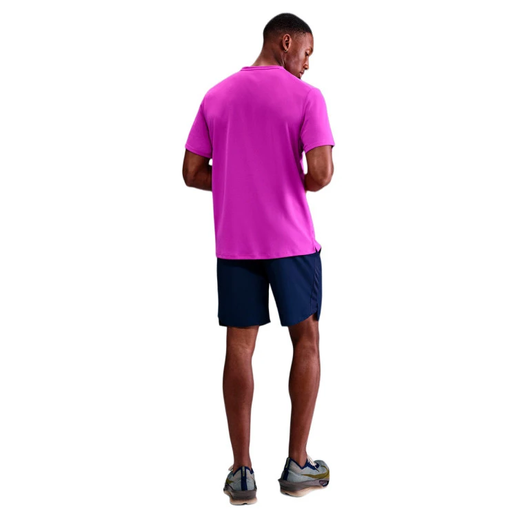 camiseta-nike-dri-fit-miler-vivid-purple-reflective-silv-7