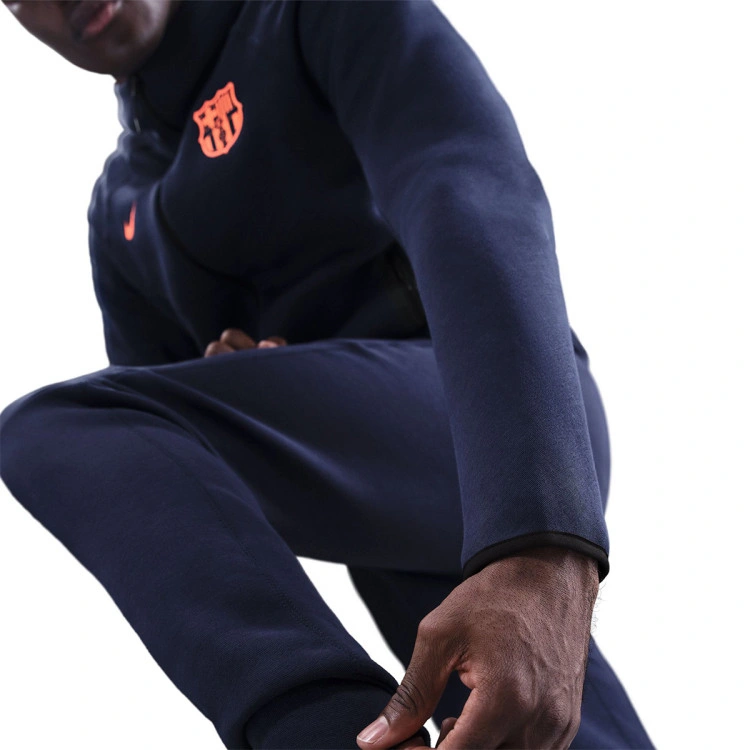 pantalon-largo-nike-fc-barcelona-fanswear-2025-2026-midnight-navy-bright-mango-no-sponsor-4
