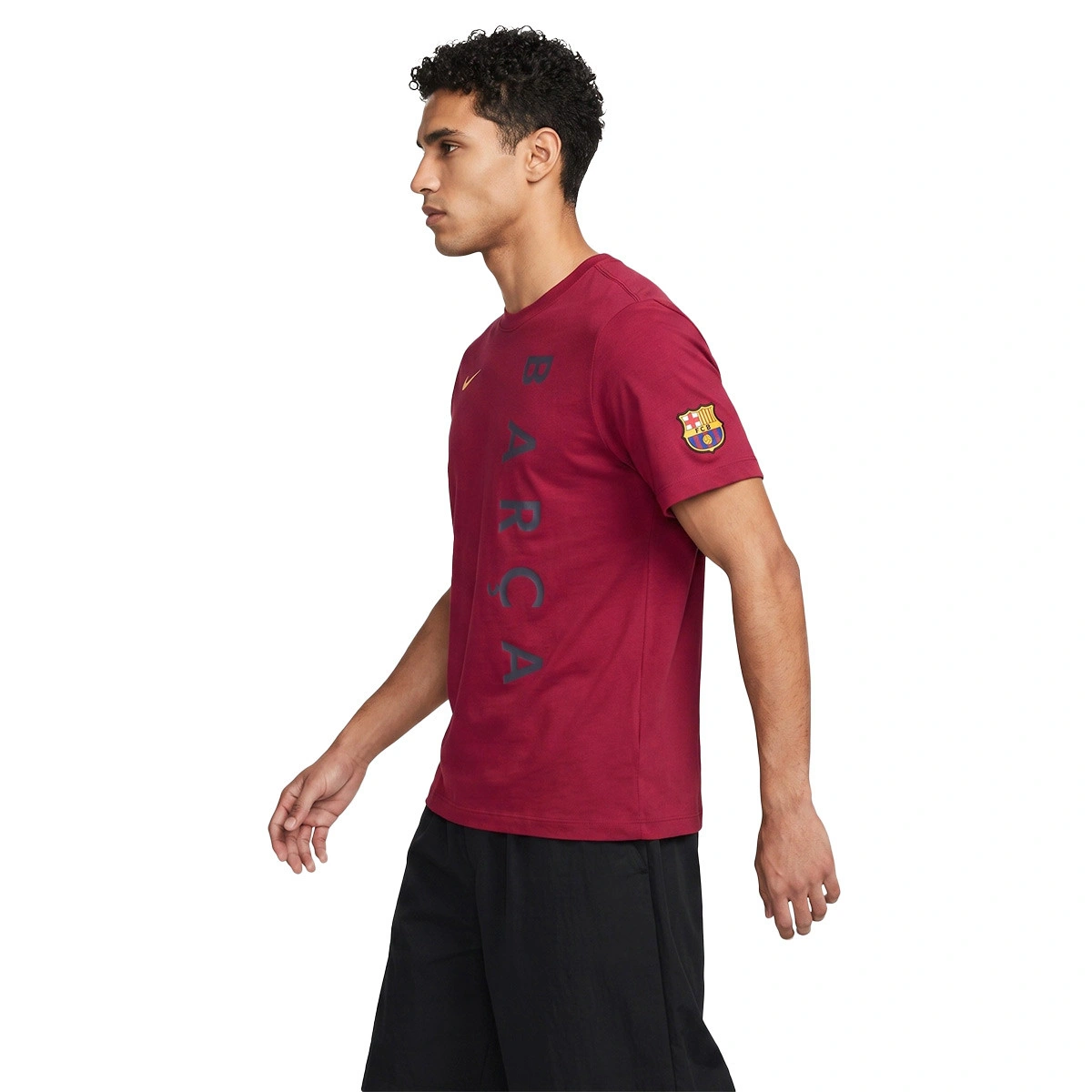 camiseta-nike-fc-barcelona-fanswear-2026-2027-noble-red-noble-red-blackened-blue-mineral-ye-1
