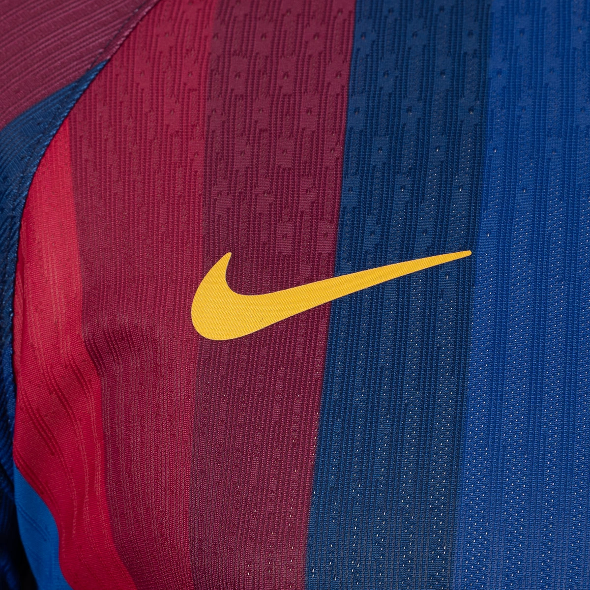 camiseta-nike-fc-barcelona-primera-equipacion-authentic-2026-2027-garnet-5