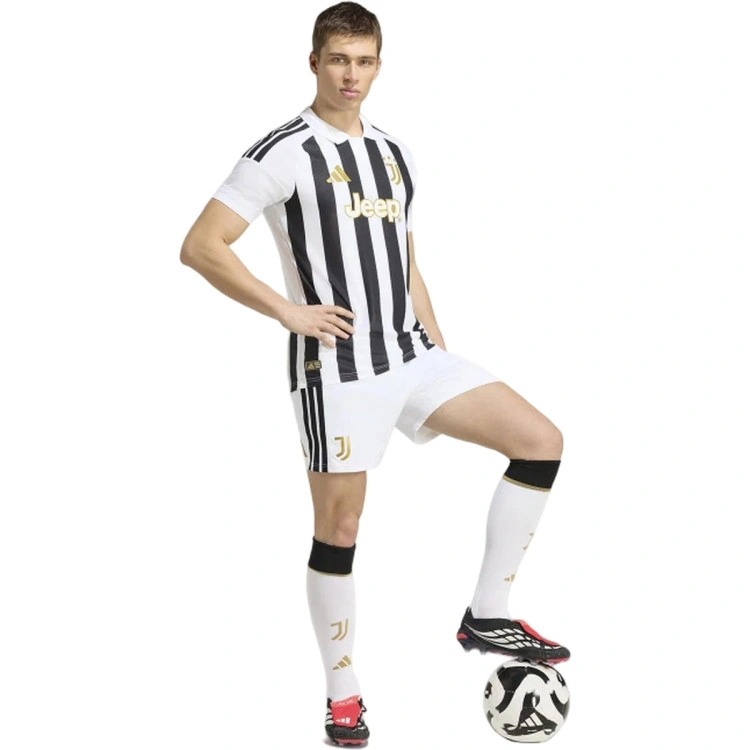 camiseta-adidas-juventus-primera-equipacion-authentic-2026-2027-white-black-2