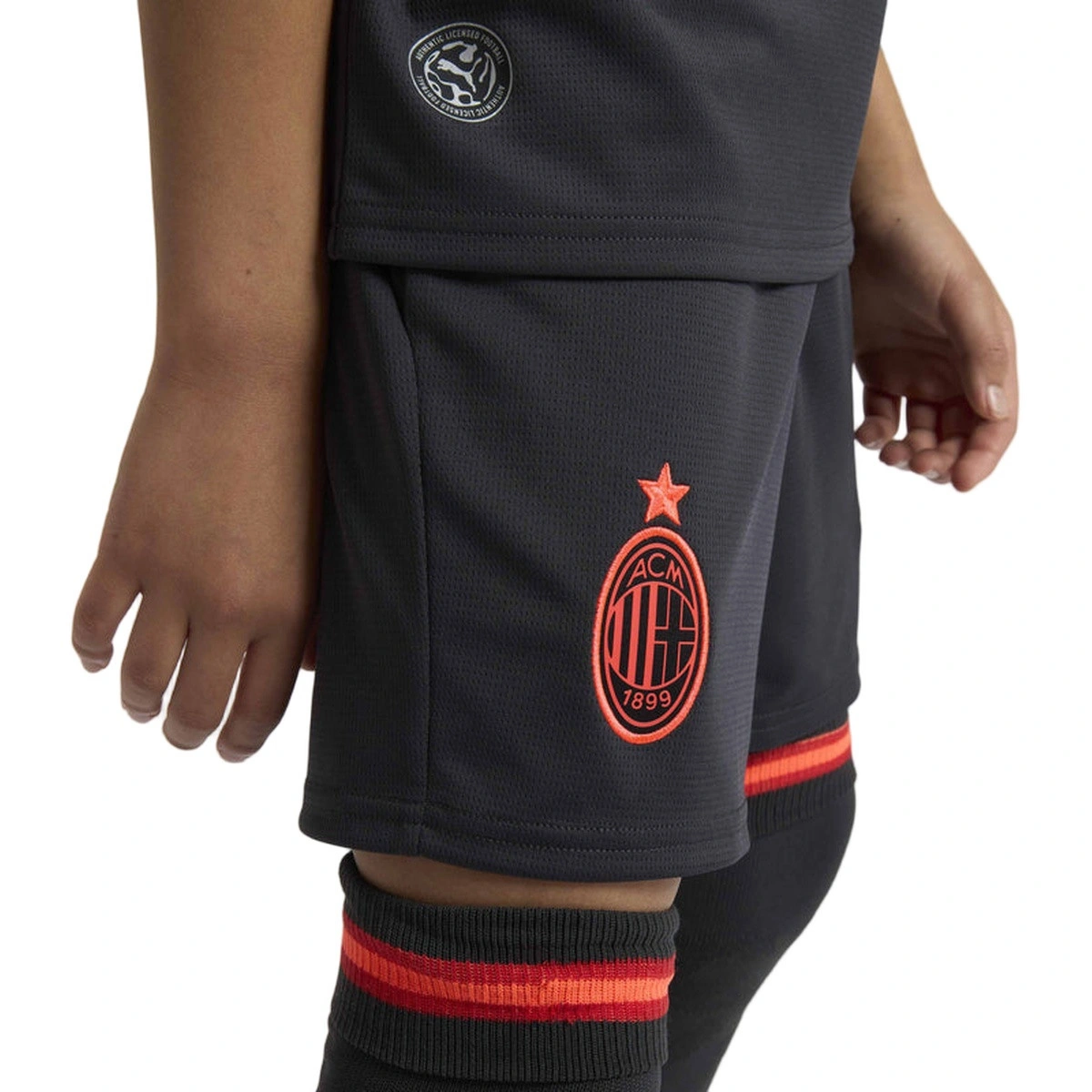 pantalon-corto-puma-ac-milan-tercera-equipacion-2026-2027-nino-flat-dark-gray-glowing-red-2