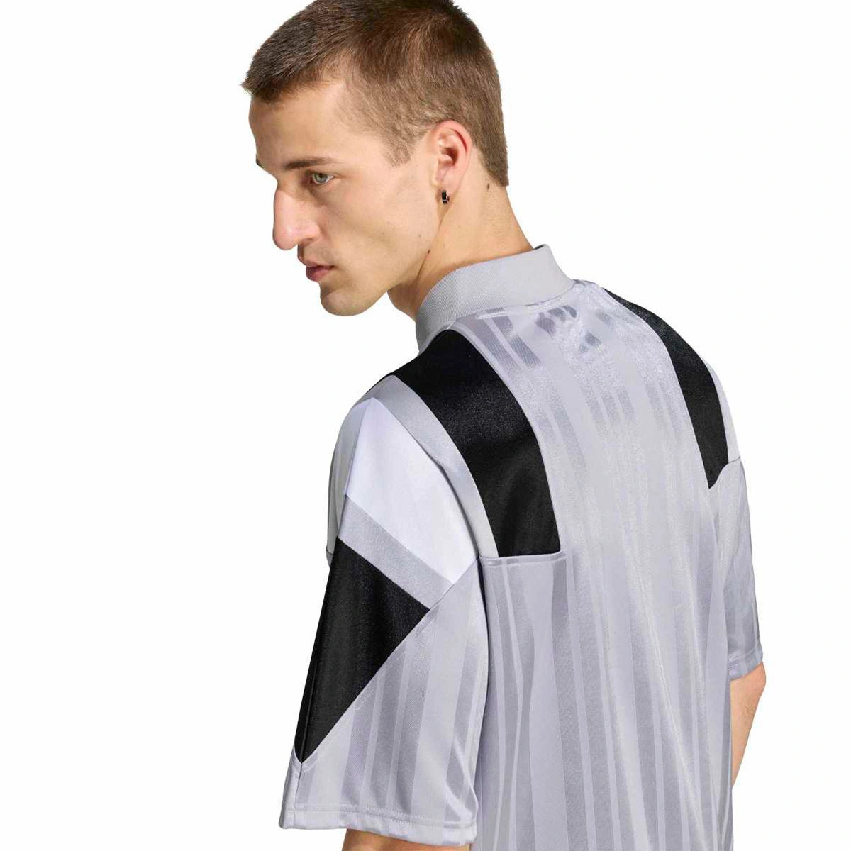 camiseta-adidas-juventus-eqt-fanswear-2026-2027-glory-grey-3