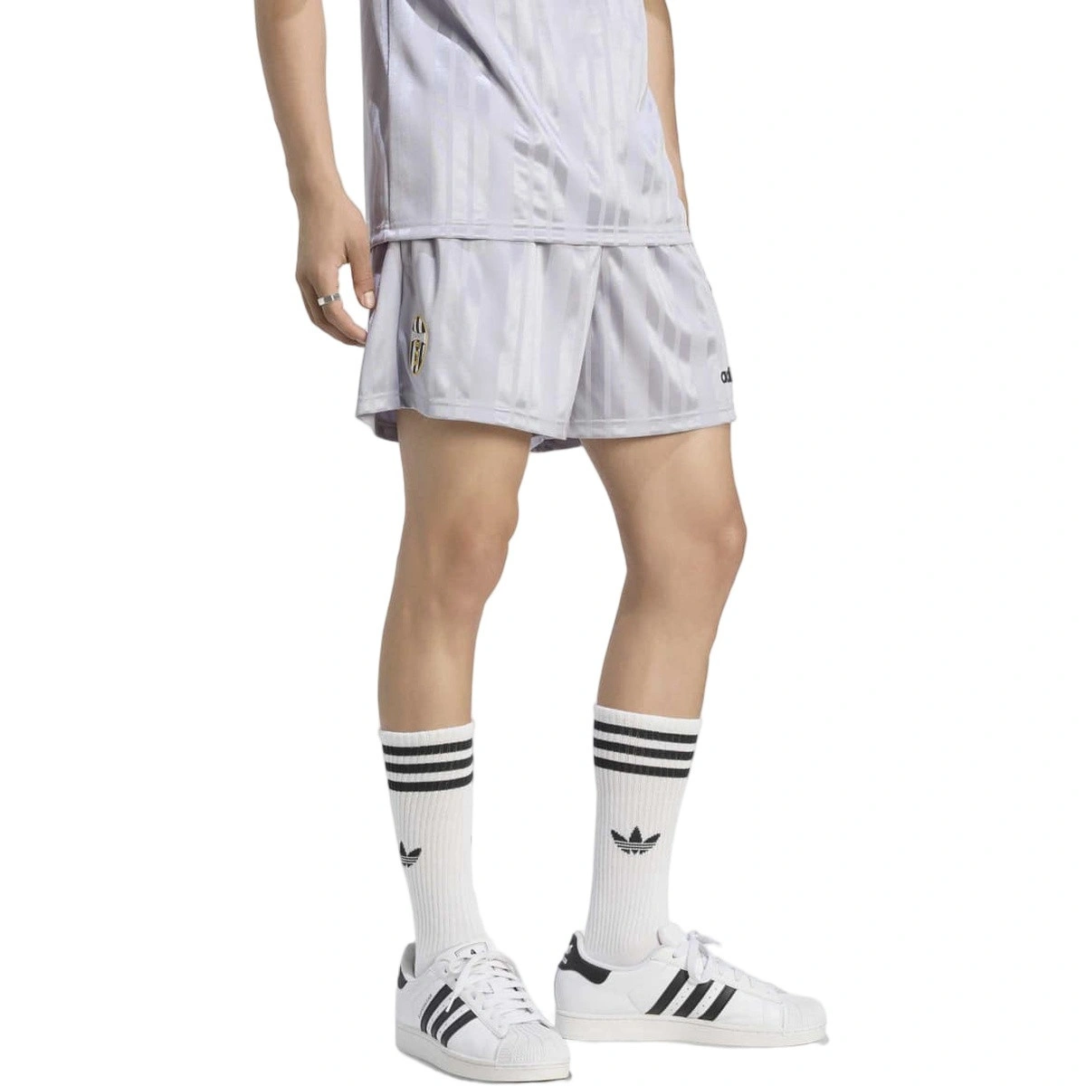 pantalon-corto-adidas-juventus-fanswear-2026-2027-glory-grey-0