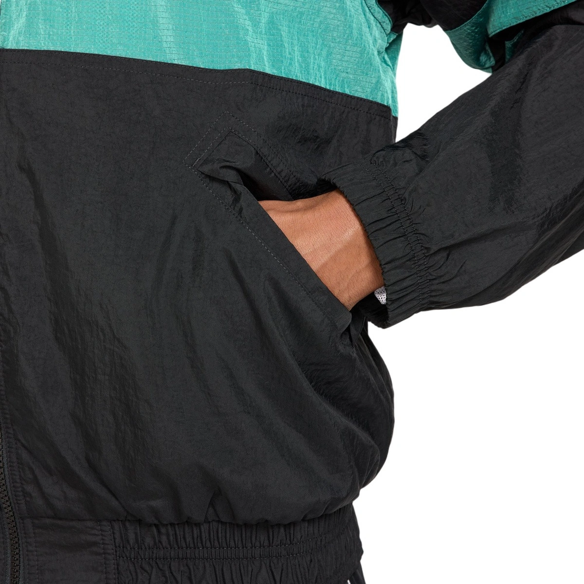 chaqueta-nike-fc-barcelona-fanswear-2026-2027-black-green-frost-university-gold-no-sponsor-2