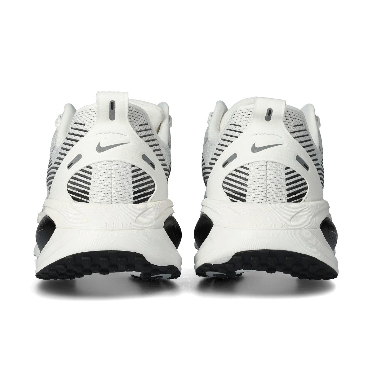 zapatilla-nike-vomero-18-summit-white-mtlc-silver-black-off-white-4