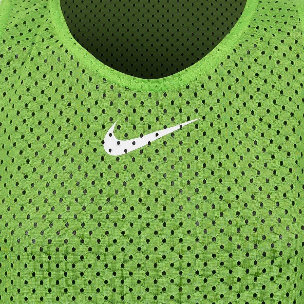 peto-nike-small-logo-crew-verde-3