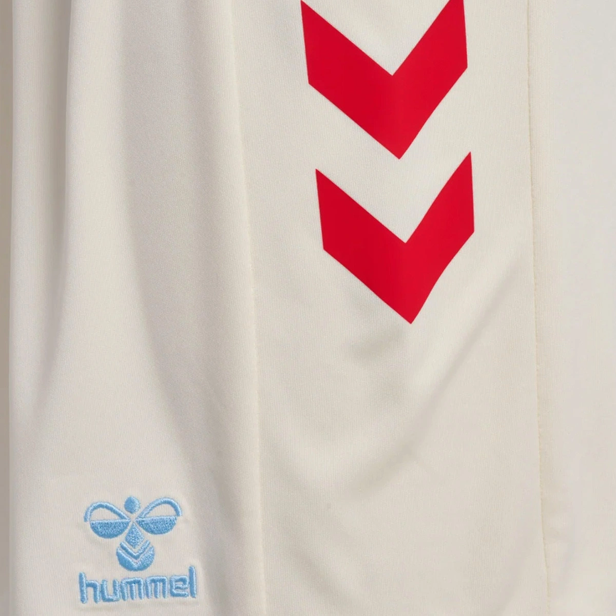 pantalon-corto-hummel-celta-de-vigo-primera-equipacion-2026-2027-nino-white-3