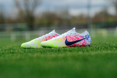 Nuove Nike Mercurial Jogo Prismatico by Neymar Jr.