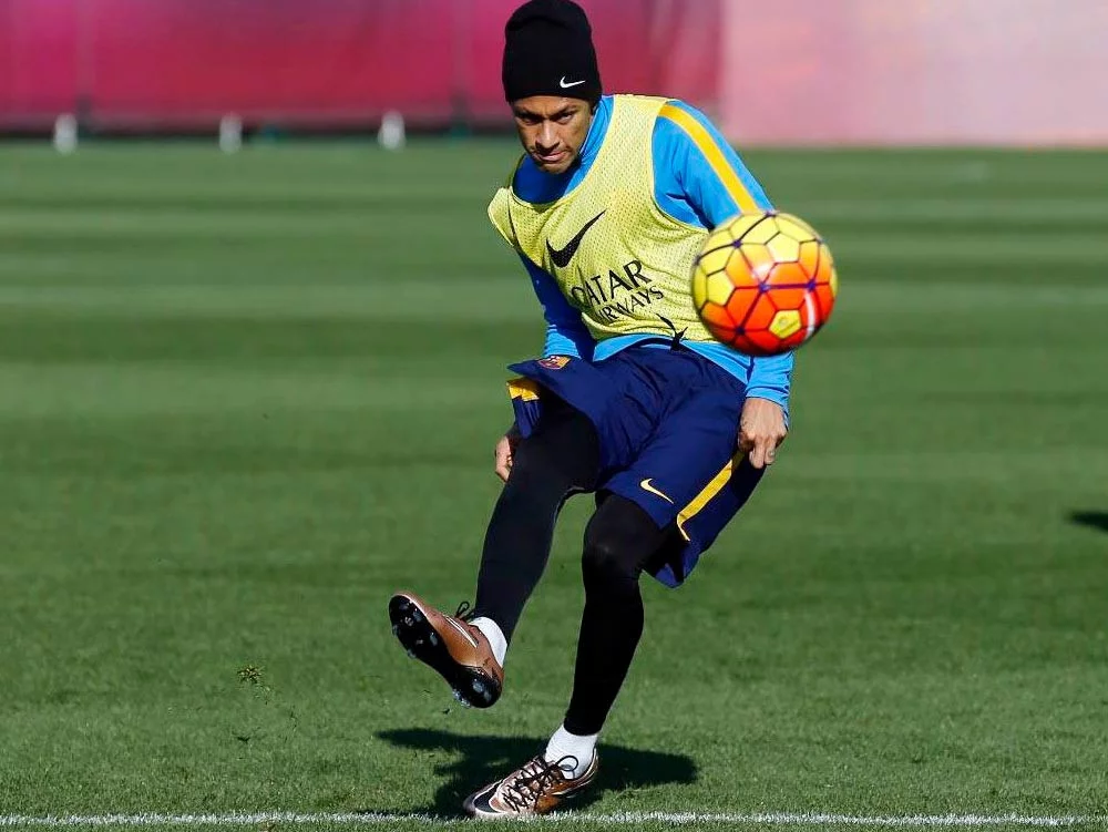 post card Neymar-HyperVenom-hybrid.webp