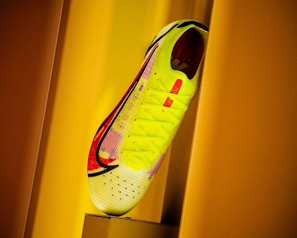 post card post-nike-mercurial-vs-adidas-x-speedflow-mercurial-frente.webp