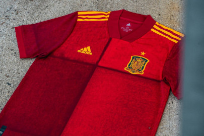 La nuova maglia della Spagna per gli Europei