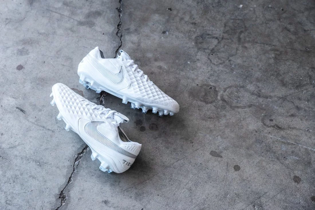 post card blog-son-buenas-mis-botas-de-fútbol-nike-tiempo-8-white.webp