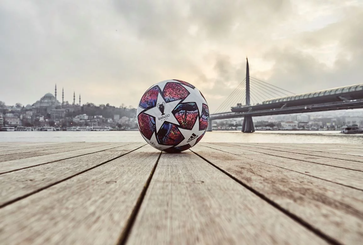 post card Balón-Champions-League-Eliminatorias-1_1.webp