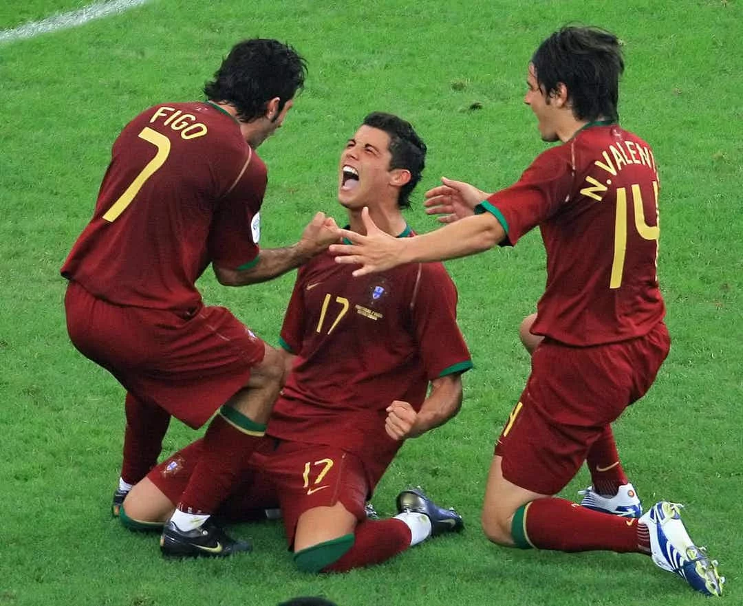 post card blogs-futbolemotion-portugal-100golos-ronaldo-selecao-3.webp