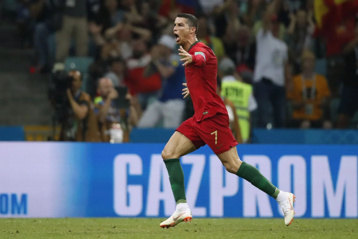 post card blogs-futbolemotion-portugal-100golos-ronaldo-selecao-4.webp