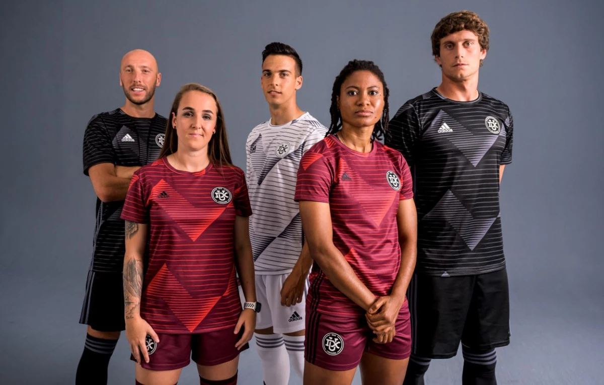 post card DUX_2021_FUTBOLISTAS.webp