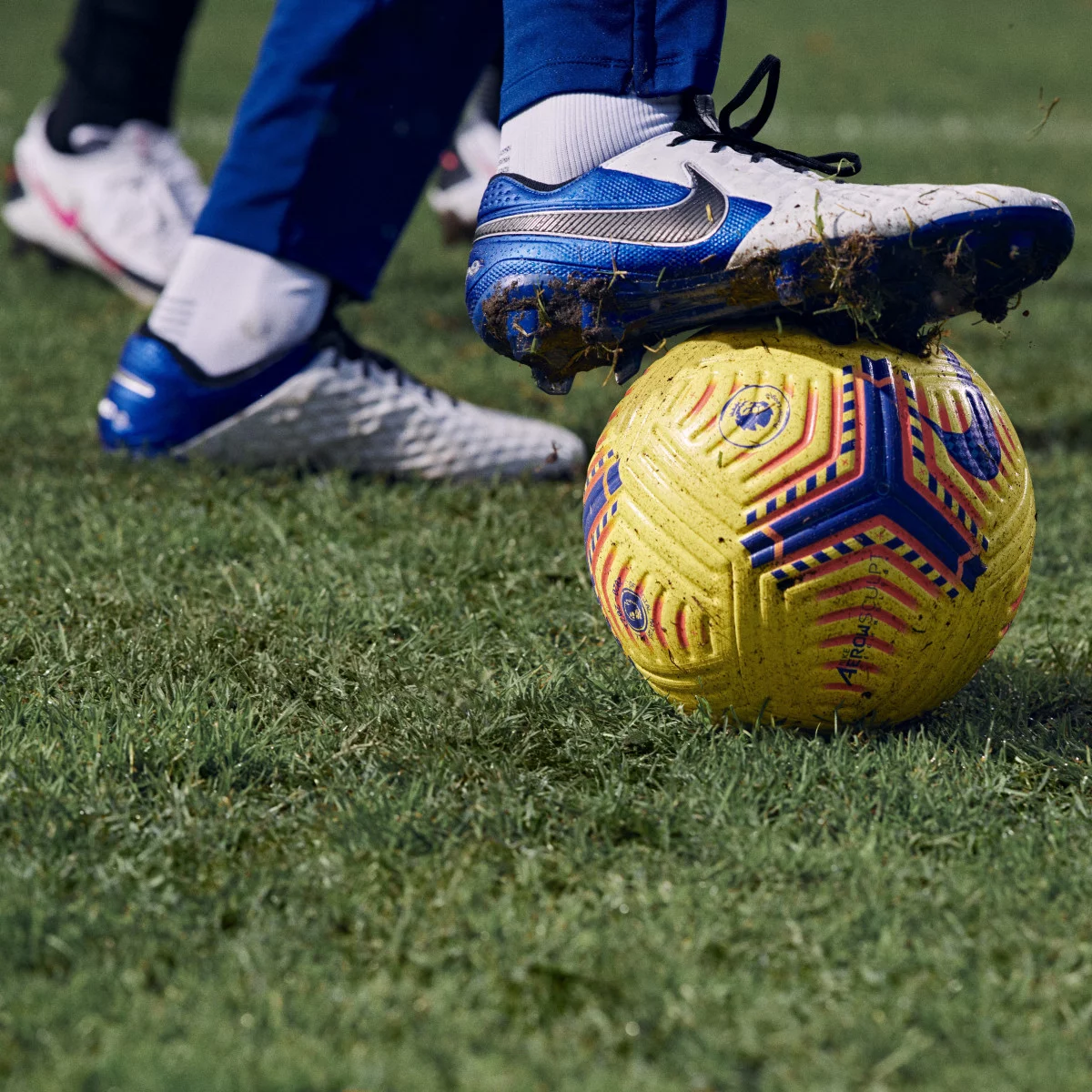 post card blog-futbolemotionportugal-nike-hi-vis-flight-ball-premier-league-1.webp