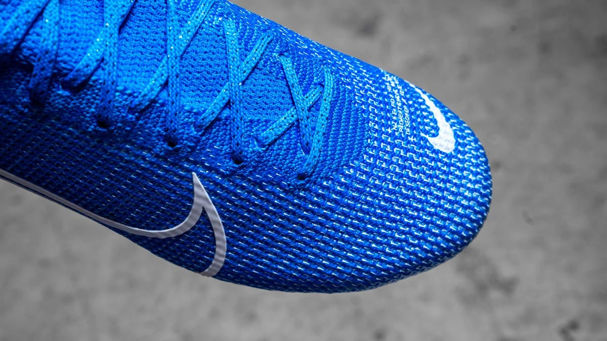 post card Nike-Mercurial-Vs-Mercurial-2.webp