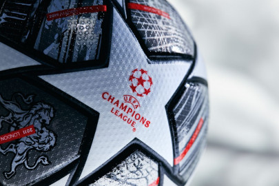 Il nuovo pallone della Champions League 20th Anniversary