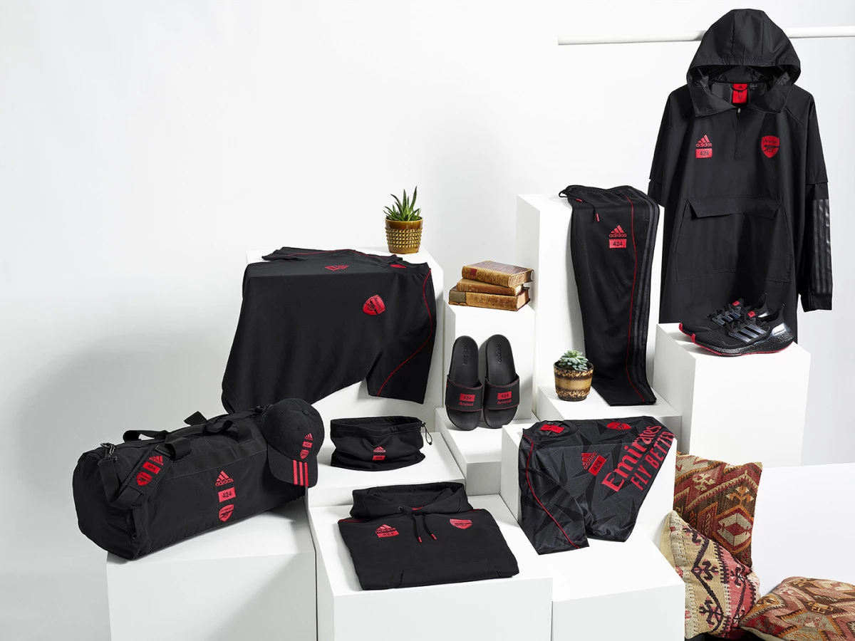 post card H22604_Arsenal_x_424_01_all_product_v1_091_50.webp