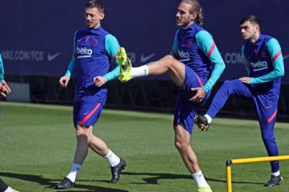 post-nike-tiempo-blackout-lenglet-3.webp