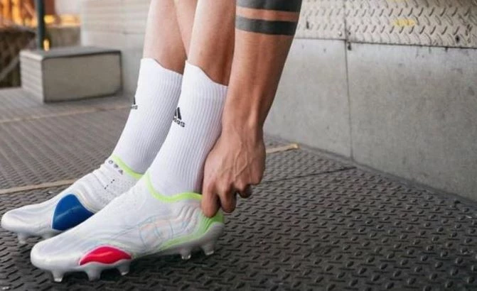 post card post-adidas-copa-vs-nike-tiempo-ajuste-sense.webp