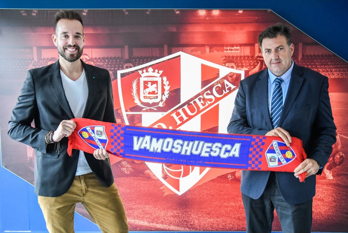 post card futbolemotion-proveedor-oficial-sd-huesca-2.webp