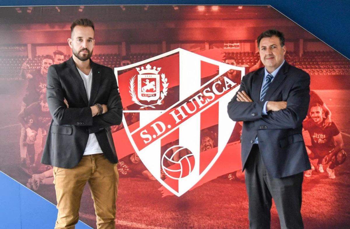 post card futbolemotion-proveedor-oficial-sd-huesca-3.webp