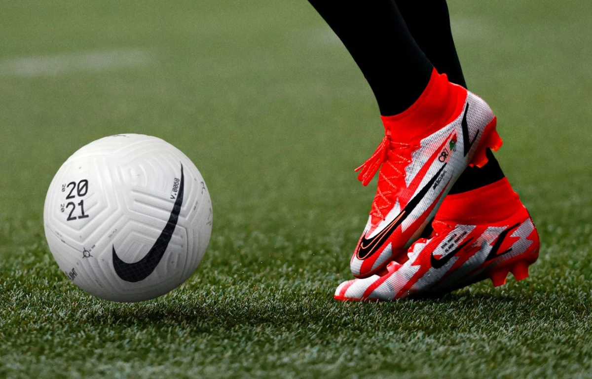 post card post-lanzamientos-del-mes-nuevas-botas-cristiano-ronaldo.webp