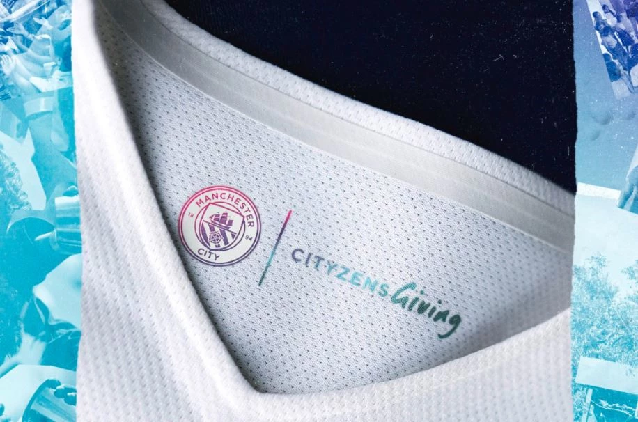 post card post-camiseta-Manchester-city-away-lema.webp