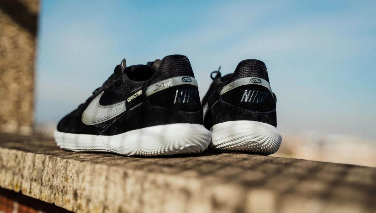 post card post-zapatillas-futbol-sala-gato.webp