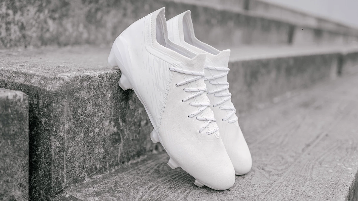 post card post-top-botas-inicio-de-la-liga-puma-ultra-lazertouch.webp