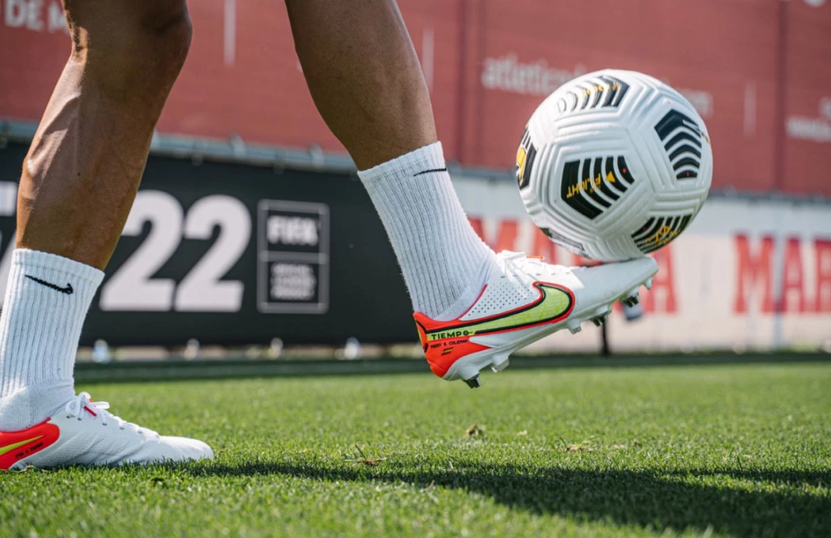 post card post-jugadores-con-botas-ag-Llorente-t.webp