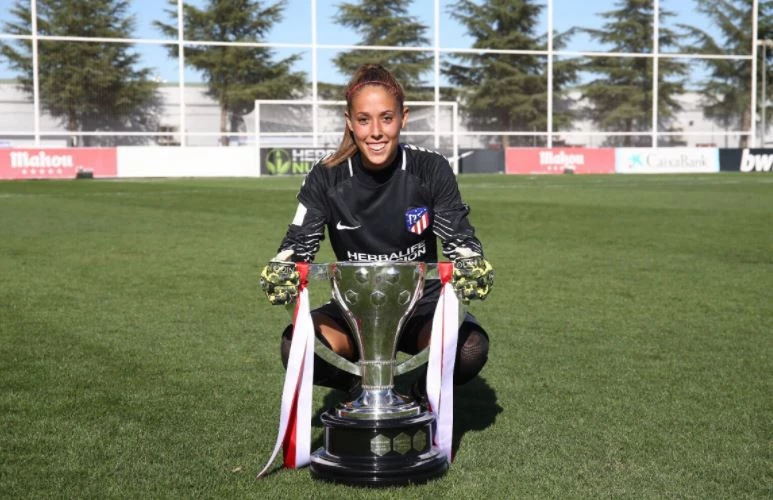 post card Lola_Gallardo.webp