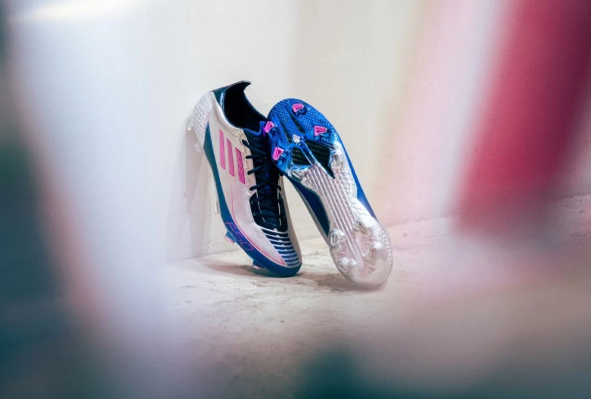 post card f50_Champions.webp