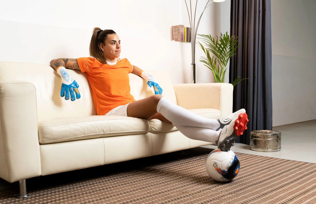 post card MISA_GUANTES_CUATRO.webp