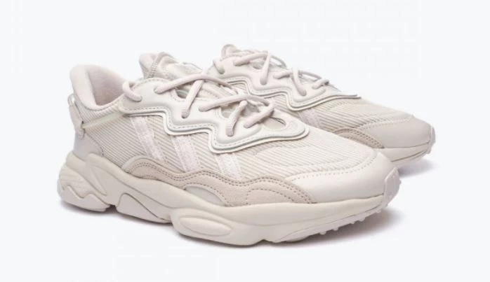 post card post-para-san-valentin-regala-fútbol-adidas-ozweego.webp