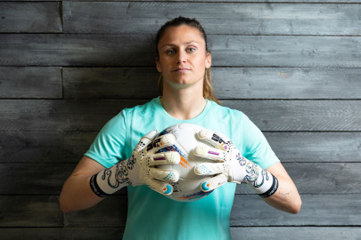 I nuovi guanti SP Fútbol Earhart 3 esclusivi di Sandra Paños