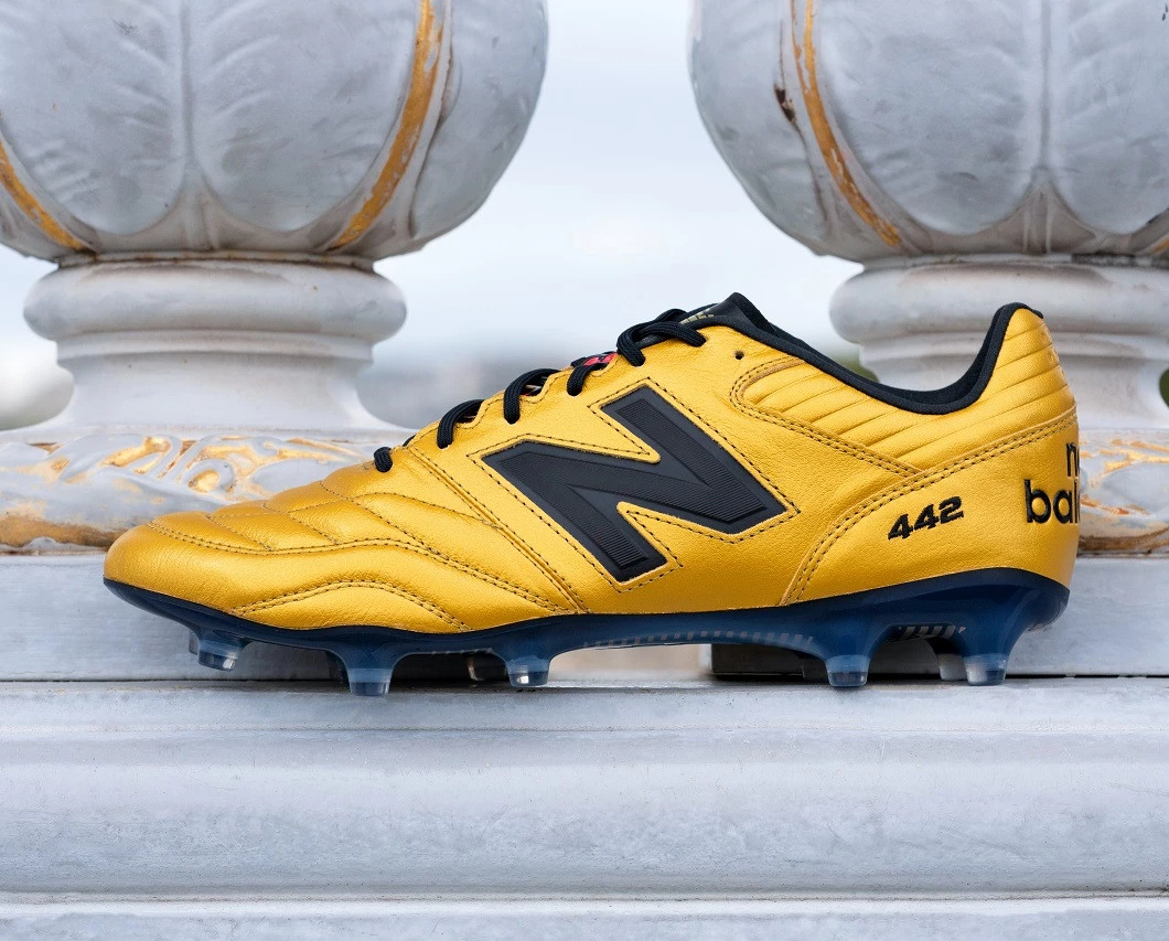 post card post-new-balance-gold-lateral.webp