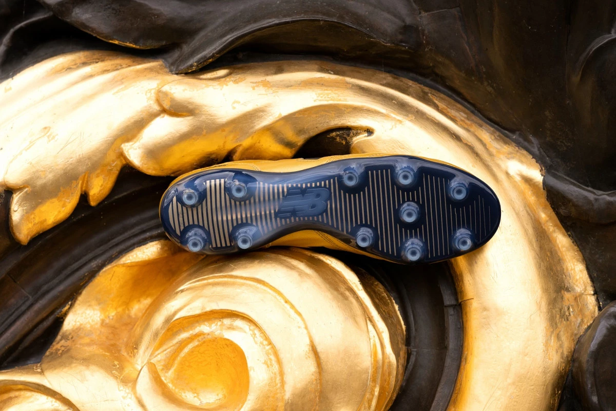 post card post-new-balance-gold-suela.webp