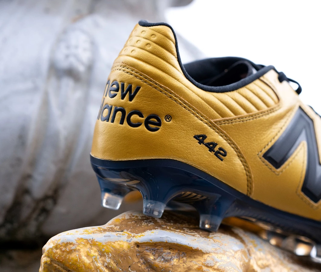 post card post-new-balance-gold-talon.webp