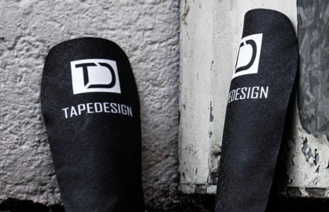 post card post-tape-design-espinilerras-gris.webp