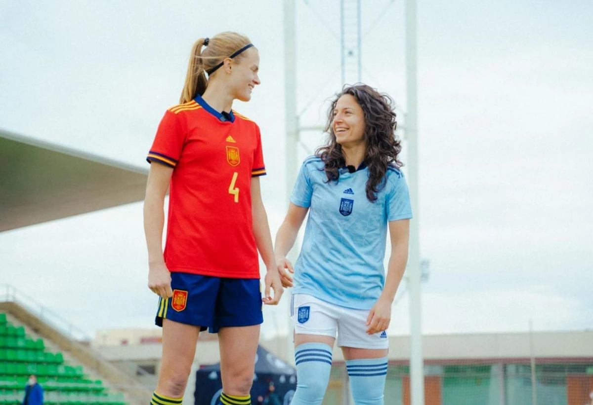 post card DOS_CAMIS_ESPAÑA.webp