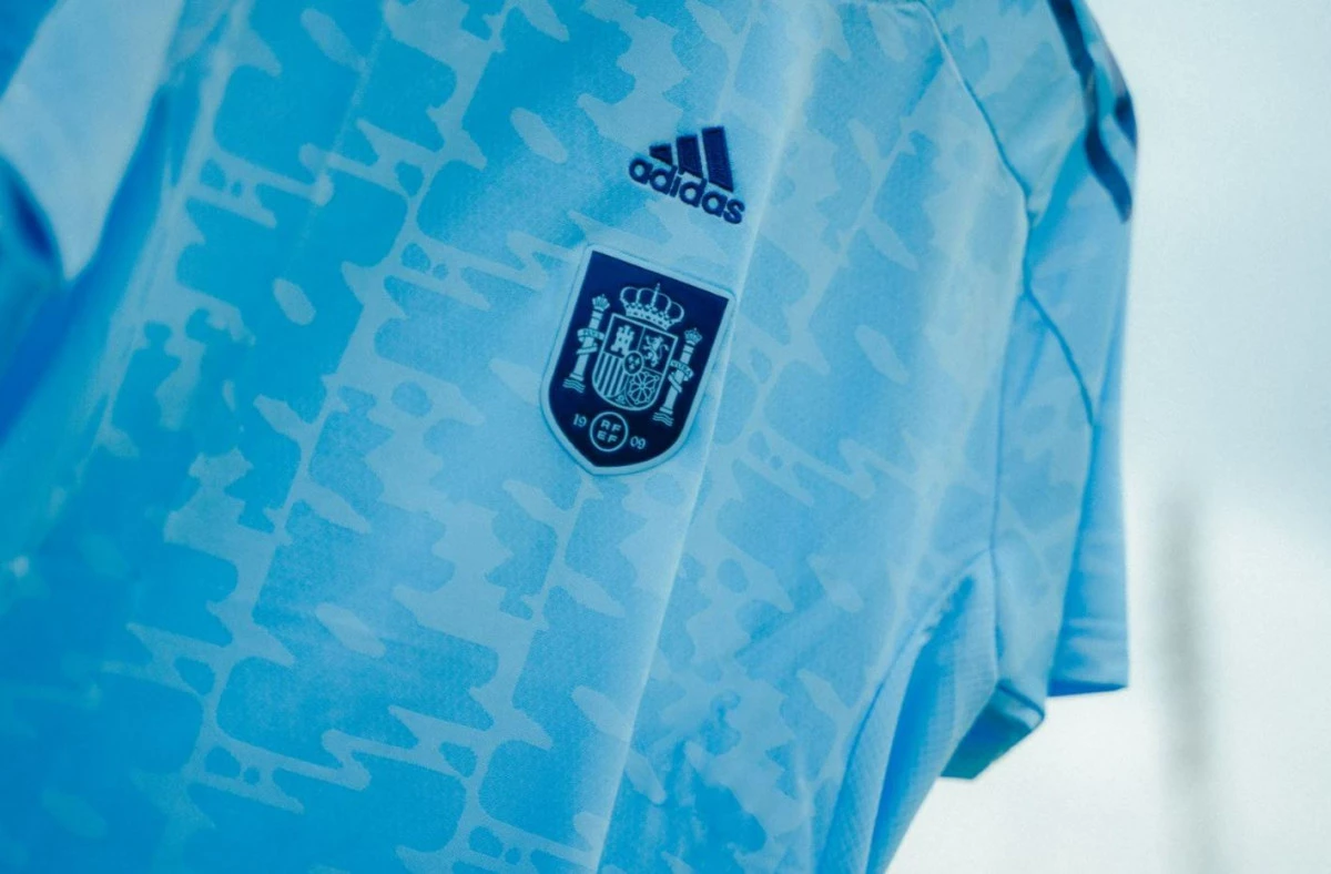 post card ESPAÑA_AWAY_FEM.webp