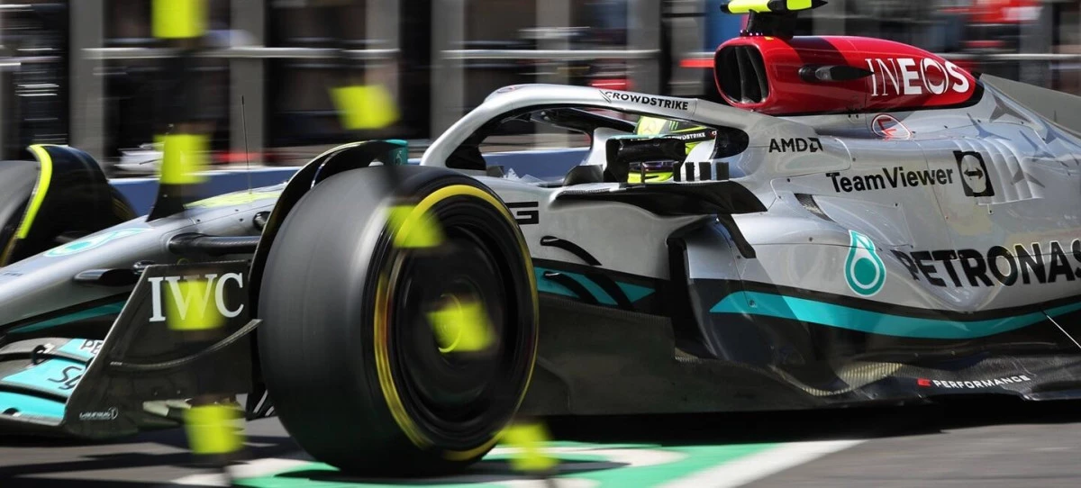 post card post-puma-ultra-mercedes-hamilton.webp